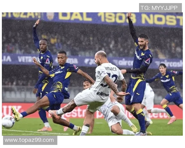 足总杯精彩对决：里昂与那不勒斯战成平局乌龙球引发争议与热议