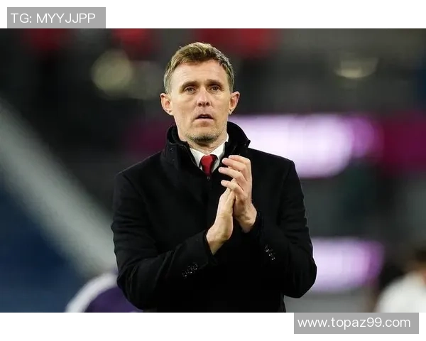 足总杯激战：多特蒙德大胜曼联红牌争议引发全场热议